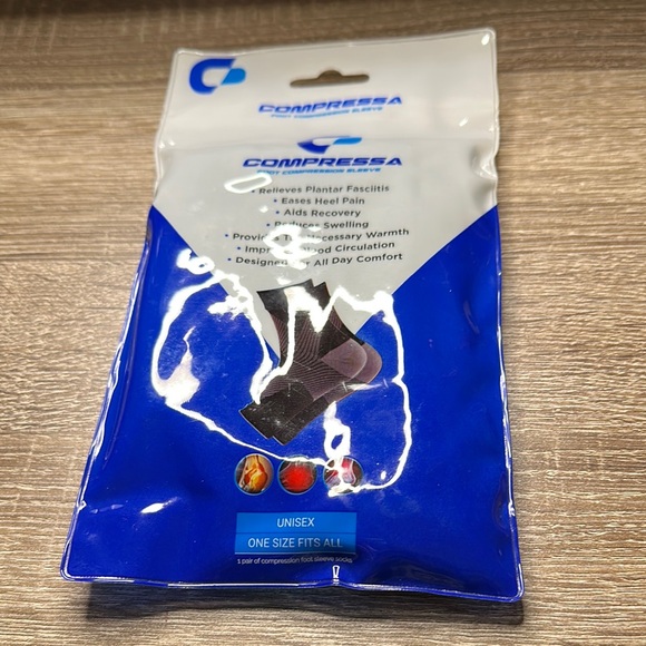 Black Unisex Compression Socks - Picture 2 of 4